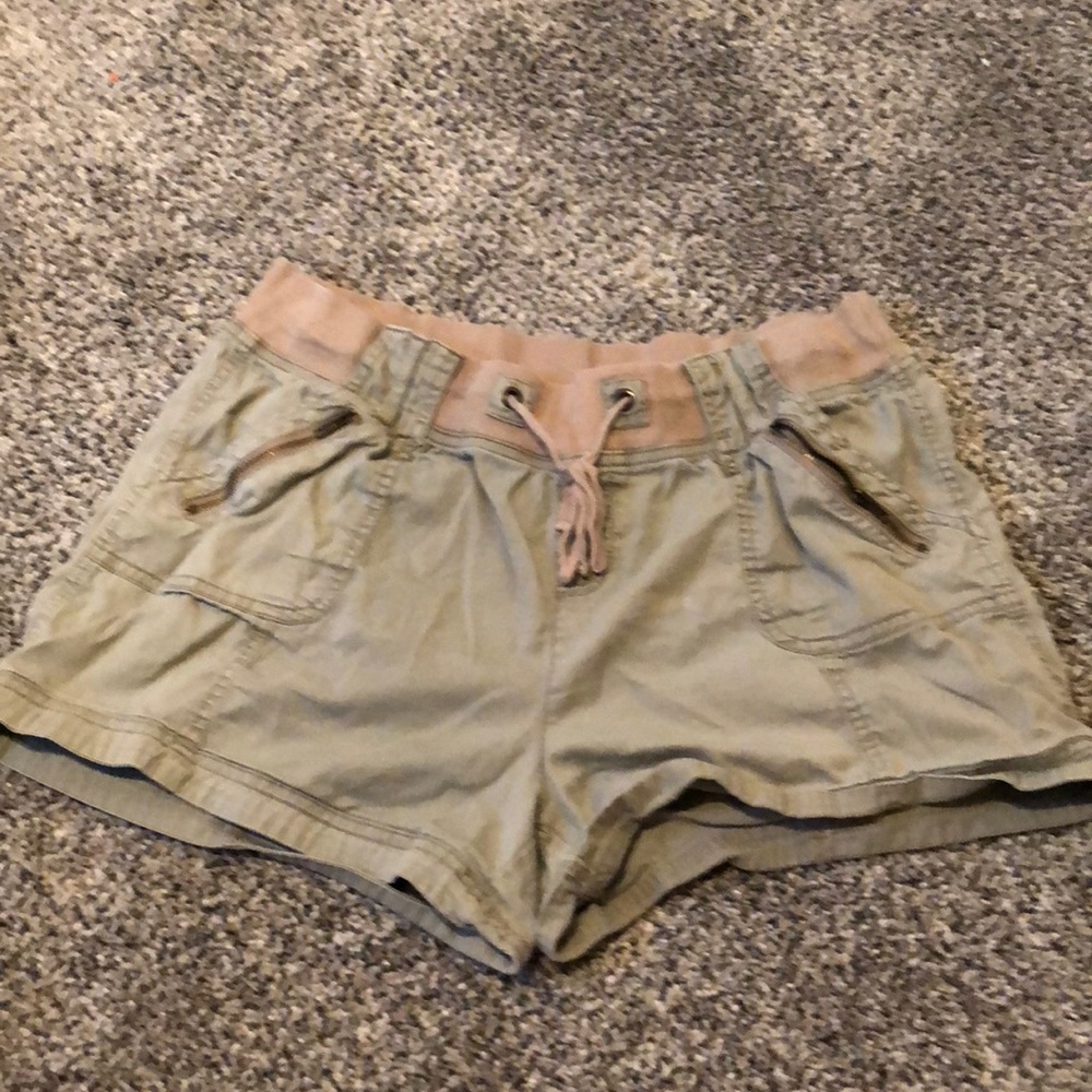 Khaki elastic waistband shorts